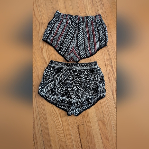 Garage Black and White Patterned Shorts 3/$20 - Picture 7 of 7